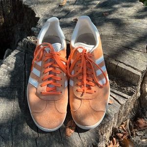 Women’s Adidas Gazelle women’s 7.5